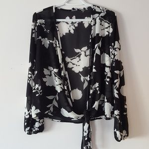 🆕️Floral Chiffon Wrap Top Size Medium